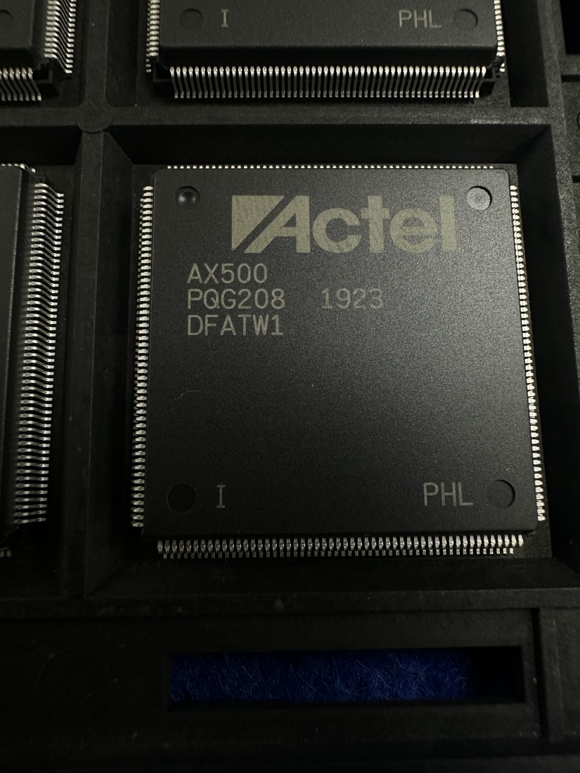 AX500-PQG208I